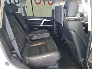 Toyota Land Cruiser 200 4.5D-4D V8 VX-R - Image 18