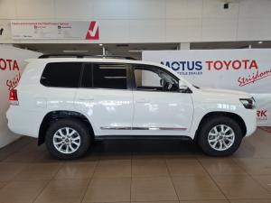 Toyota Land Cruiser 200 4.5D-4D V8 VX-R - Image 3