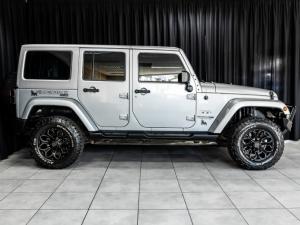 Jeep Wrangler Unlimited 3.6L Polar Edition - Image 3