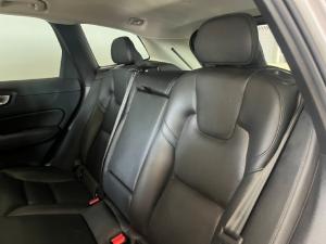 Volvo XC60 B5 AWD Plus Dark - Image 7