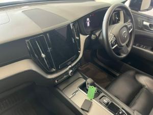 Volvo XC60 B5 AWD Plus Dark - Image 8