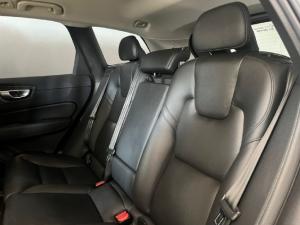 Volvo XC60 B5 AWD Plus Dark - Image 7