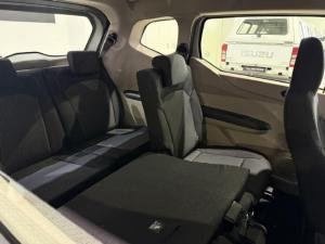Renault Triber 1.0 Evolution - Image 10