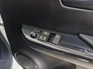 Toyota Hilux 2.4GD-6 Xtra cab Raider manual - Image 10