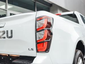 Isuzu D-Max 1.9TD Extended cab LS auto - Image 11