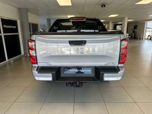 Isuzu D-Max 3.0TD double cab V-Cross 4x4 - Image 6