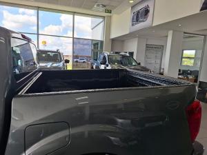 Nissan Navara 2.5DDTi double cab SE Plus auto - Image 10