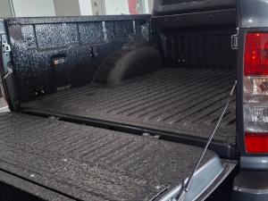 Nissan Navara 2.5DDTi double cab SE Plus auto - Image 15