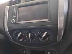 Nissan Navara 2.5DDTi double cab SE Plus auto - Image 16