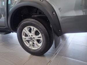 Nissan Navara 2.5DDTi double cab SE Plus auto - Image 17