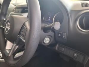 Nissan Navara 2.5DDTi double cab SE Plus auto - Image 8