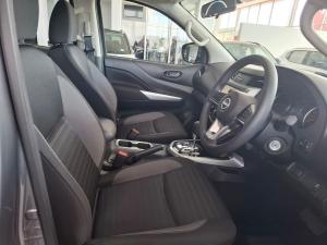Nissan Navara 2.5DDTi double cab SE Plus auto - Image 9