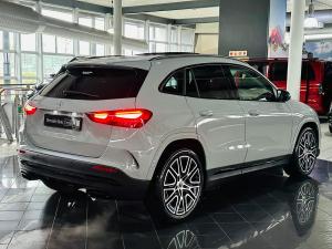 Mercedes-Benz GLA GLA200 Progressive - Image 2