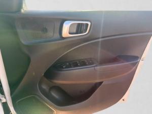 Hyundai Venue 1.2 Motion - Image 13