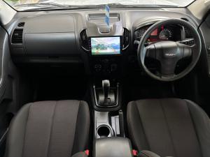 Isuzu D-Max 250 Extended cab Hi-Ride auto - Image 6