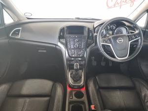 Opel Astra sedan 1.6 Turbo Cosmo - Image 6