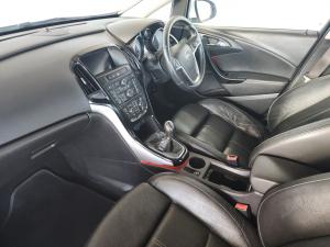 Opel Astra sedan 1.6 Turbo Cosmo - Image 7
