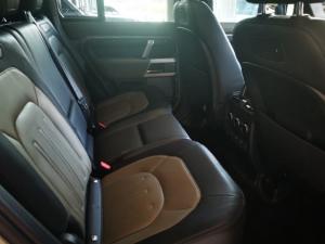 Land Rover Defender 110 D300 X-Dynamic HSE - Image 6