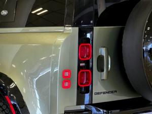 Land Rover Defender 110 D300 X-Dynamic HSE - Image 11