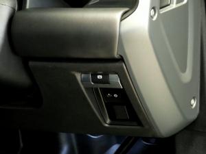 Land Rover Defender 110 D300 X-Dynamic HSE - Image 16