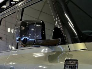 Land Rover Defender 110 D300 X-Dynamic HSE - Image 6