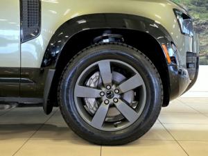 Land Rover Defender 110 D300 X-Dynamic HSE - Image 9