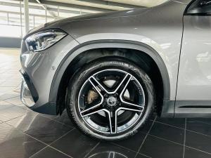 Mercedes-Benz GLA GLA200 - Image 13