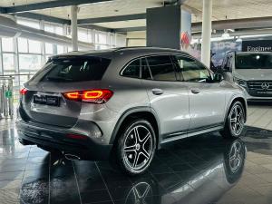 Mercedes-Benz GLA GLA200 - Image 2