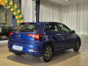Volkswagen Polo hatch 1.0TSI Life manual - Image 4