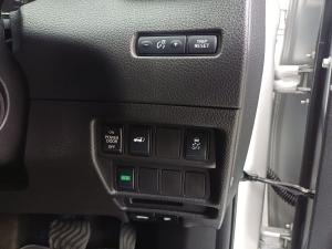 Nissan X-Trail 2.5 4x4 Acenta Tech - Image 27
