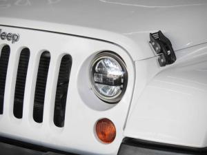Jeep Wrangler 3.6L Polar Edition - Image 10
