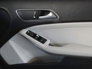 Mercedes-Benz GLA GLA200 - Image 23