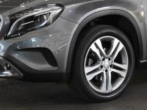 Mercedes-Benz GLA GLA200 - Image 9