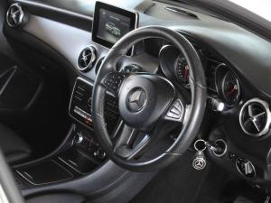 Mercedes-Benz GLA GLA220d 4Matic Style - Image 14
