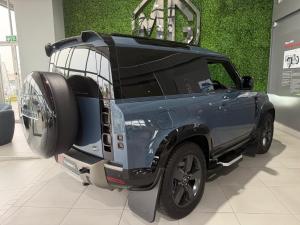 Land Rover Defender 90 P400 X-Dynamic HSE - Image 8