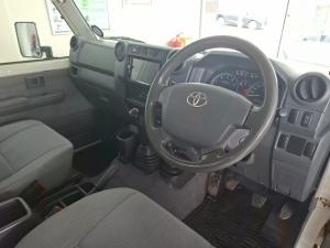 Toyota Land Cruiser 79 4.5D-4D LX V8 single cab - Image 6