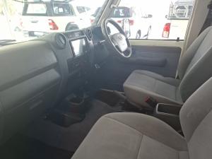 Toyota Land Cruiser 79 4.5D-4D LX V8 single cab - Image 7