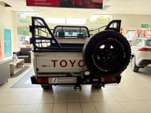 Toyota Land Cruiser 79 4.5D-4D LX V8 single cab - Image 5
