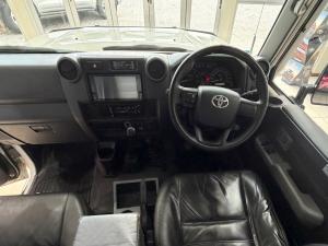 Toyota Land Cruiser 79 4.5D-4D LX V8 single cab - Image 6