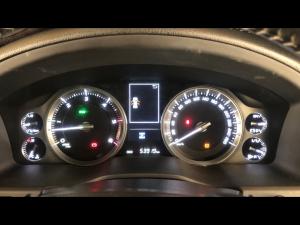 Toyota Land Cruiser 200 4.5D-4D V8 VX-R - Image 9