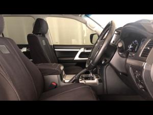 Toyota Land Cruiser 200 4.5D-4D V8 VX-R - Image 10