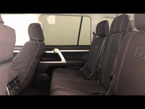 Toyota Land Cruiser 200 4.5D-4D V8 VX-R - Image 11