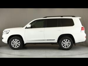 Toyota Land Cruiser 200 4.5D-4D V8 VX-R - Image 22