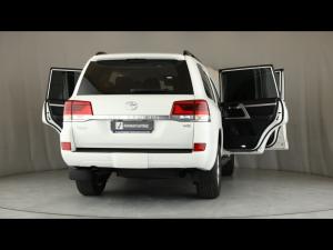 Toyota Land Cruiser 200 4.5D-4D V8 VX-R - Image 24