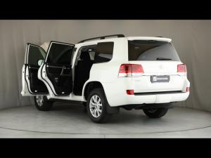 Toyota Land Cruiser 200 4.5D-4D V8 VX-R - Image 25