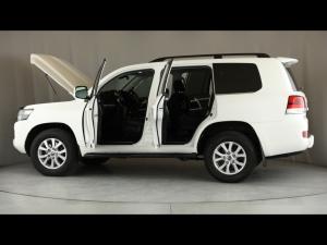 Toyota Land Cruiser 200 4.5D-4D V8 VX-R - Image 26