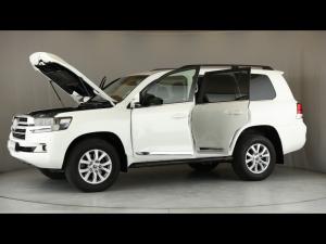 Toyota Land Cruiser 200 4.5D-4D V8 VX-R - Image 27
