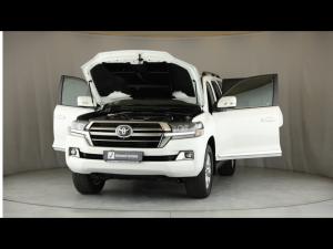 Toyota Land Cruiser 200 4.5D-4D V8 VX-R - Image 28