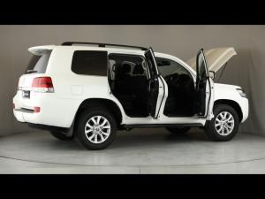 Toyota Land Cruiser 200 4.5D-4D V8 VX-R - Image 31