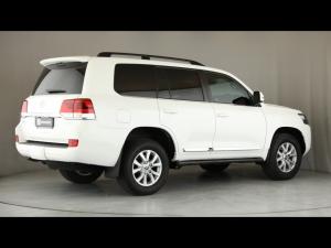 Toyota Land Cruiser 200 4.5D-4D V8 VX-R - Image 2